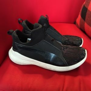 Puma Black & White Nylon Athletic Shoes. Sz 7.5-8:00